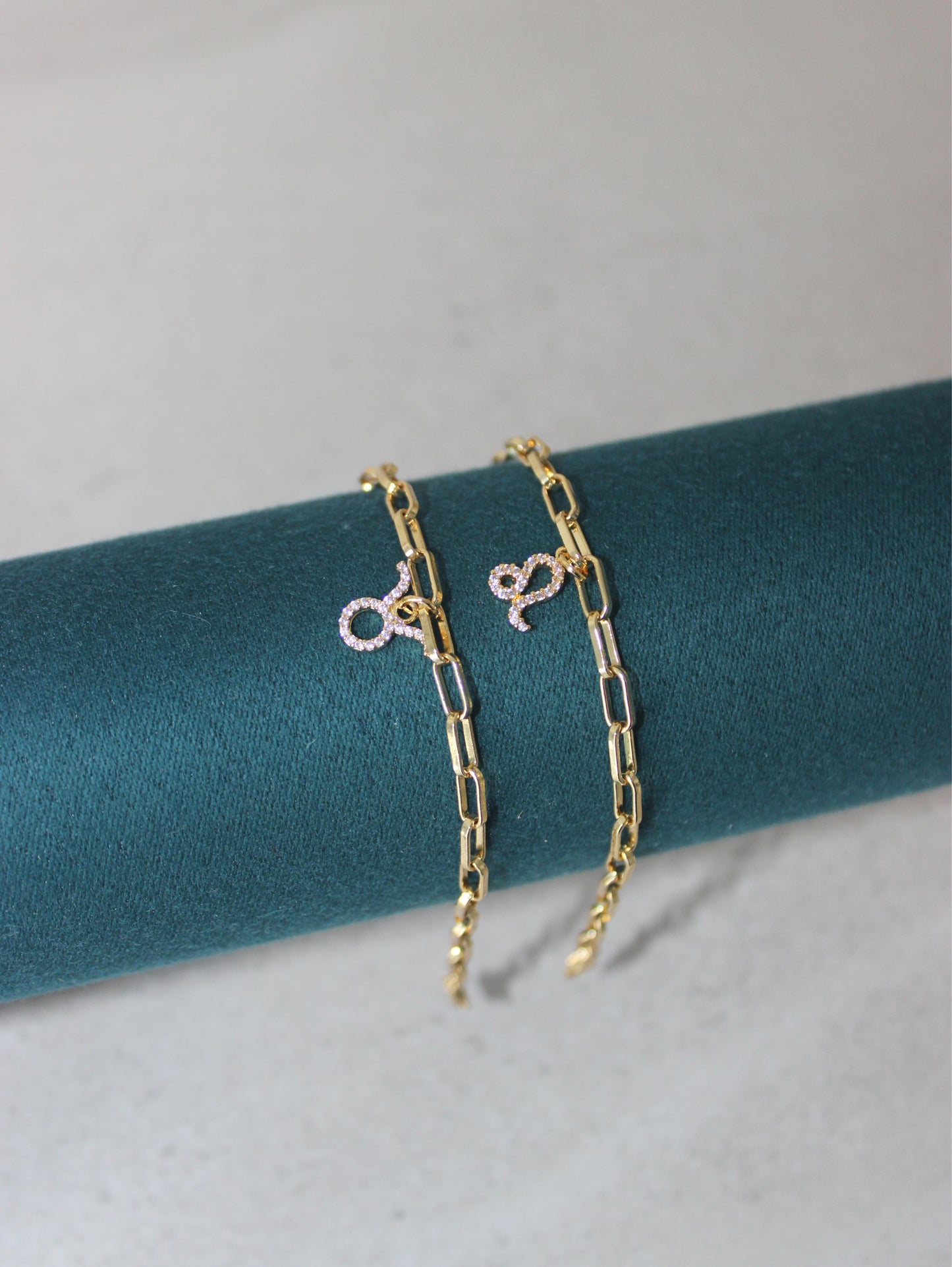 Leo CZ Pendant Paperclip Bracelet