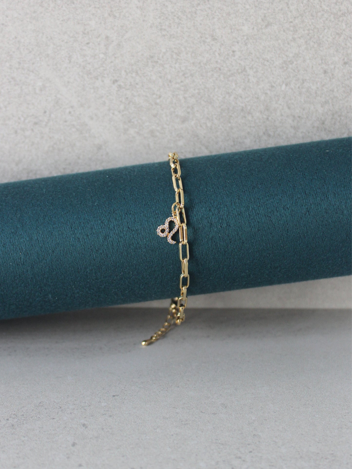 Leo CZ Pendant Paperclip Bracelet