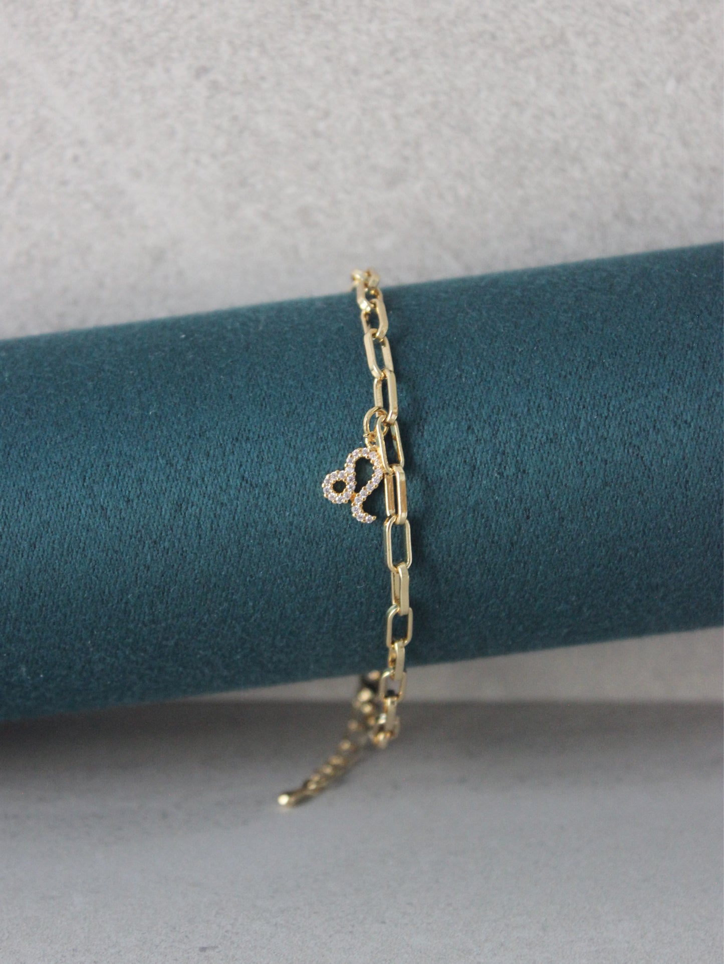 Leo CZ Pendant Paperclip Bracelet